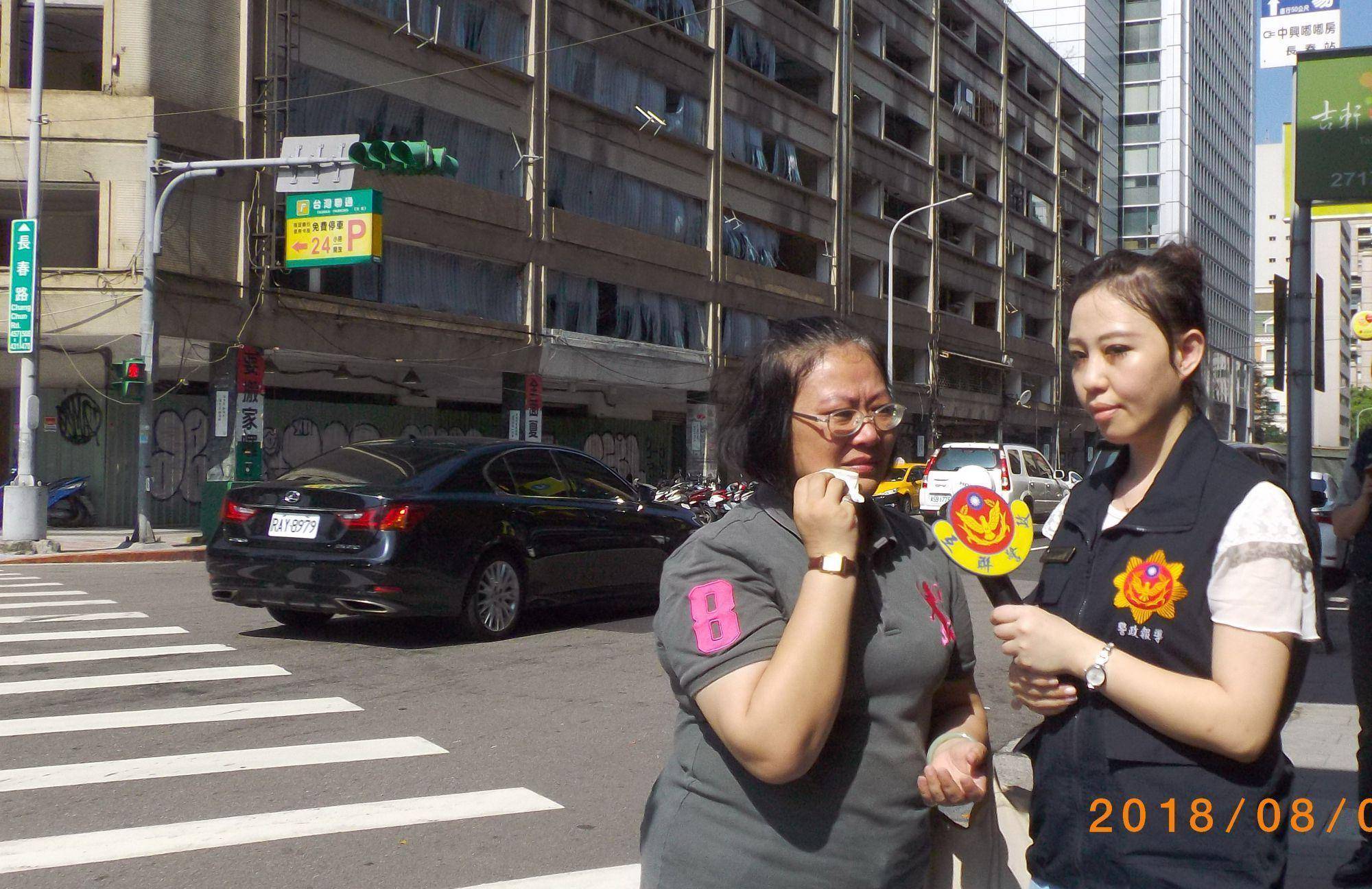 圖片說明：慶城街原住戶們堅持不向惡質建商屈服！淚訴，這是我們安身立命的家，我們根本不想賣!