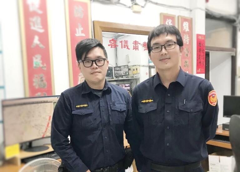 圖片說明：南港分局舊莊派出所警員王忠元、蔡昇融於事發火速趕往現場。(記者徐歆媛攝)