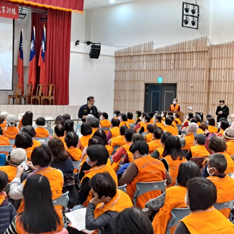 圖片說明：局長阿仁哥期勉新北市警察深化結合五力，共同做新北市民最佳的治安服務團隊。(記者葉鈞宇翻攝)