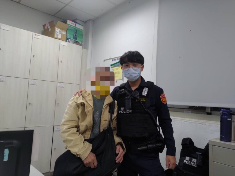 圖片說明：男子赴超商領高額包裹，幸得店員機警通報警方即時阻詐。（記者林艷林翻攝）