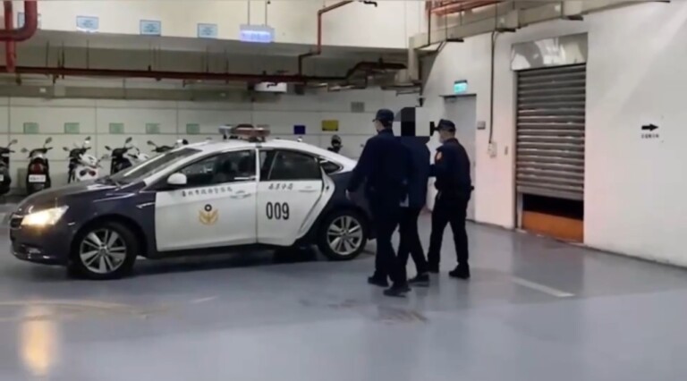 圖片說明：南港派出所偵辦一起機車避震器竊盜案，長期蒐證跟監鍥而不捨終將竊嫌緝捕歸案。 (記者林艾錡翻攝)