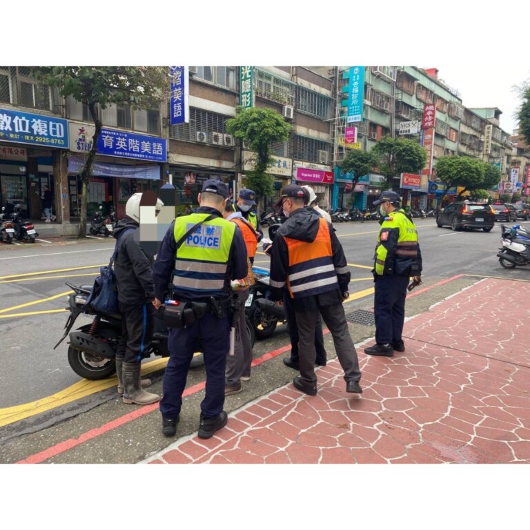 圖片說明：永和警分局結合台北區監理所強勢執行取締改裝車大執法。（記者葉鈞宇翻攝）