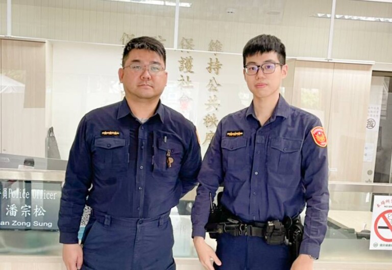 圖片說明：南港派出所警員楊凱帆（左）、楊承勳（右）聯絡其子在雙方合力勸說下，護送平安返家。(記者林艷林翻攝)