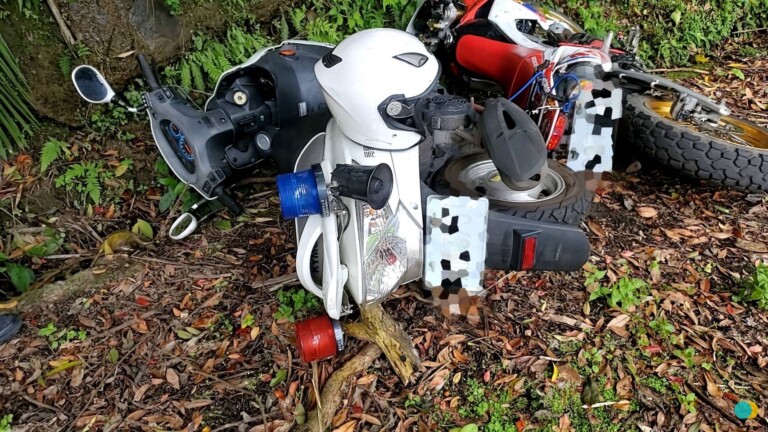 圖片說明：三峽所員警查獲竊賊與贓車，未料犯嫌欲脫逃，地滑車倒不慎受傷。（記者林艷林翻攝）