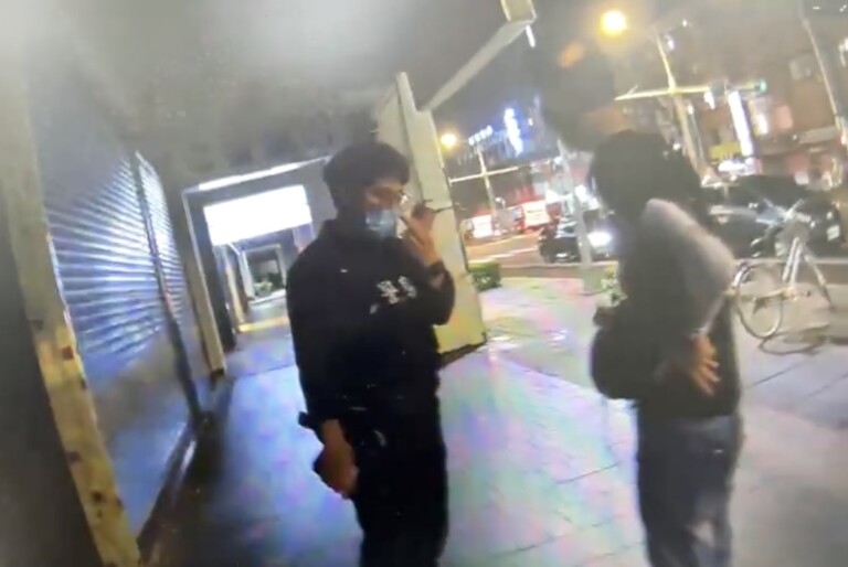 圖片說明：景美所員警機警盤查一男子，發現其淪為網路徵才之詐騙車手。(記者趙靜姸翻攝）