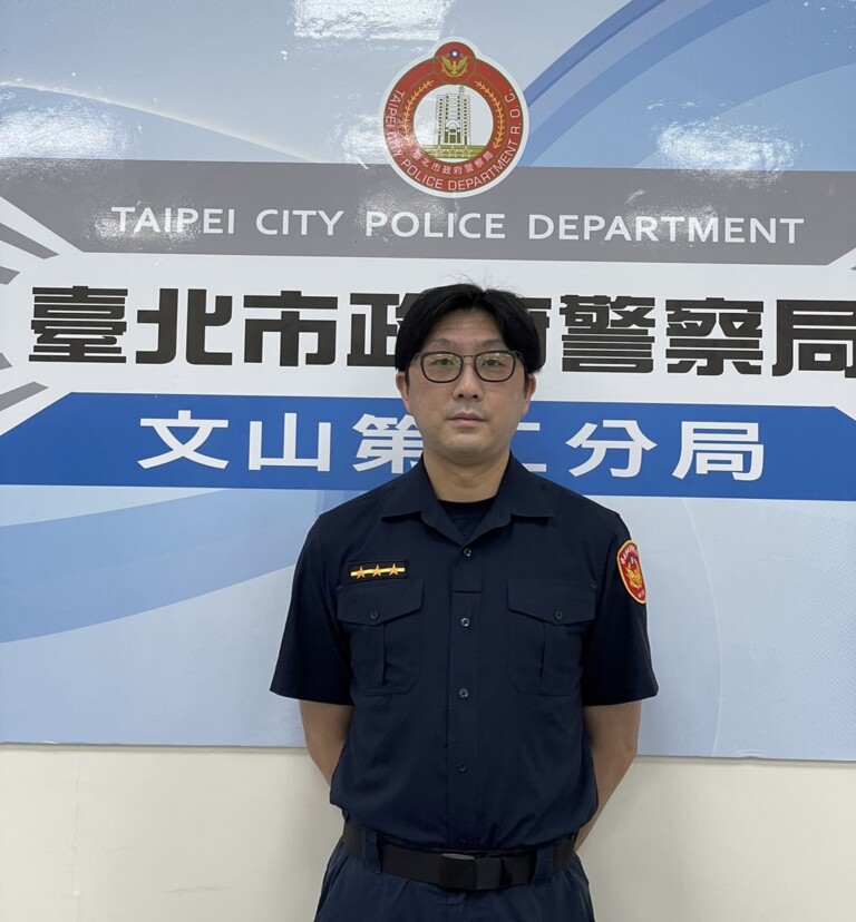 圖片說明：景美所警員王誌成即時阻詐護民眾財產。(記者吳萍翻攝）