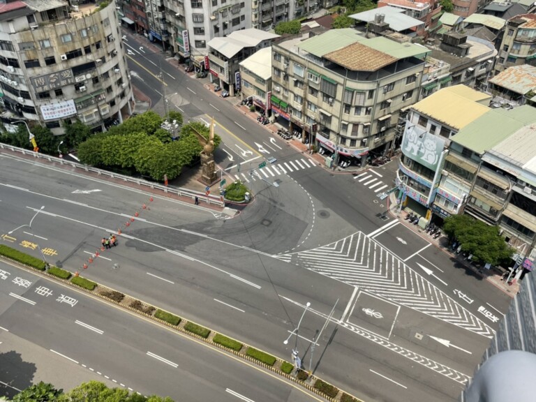 圖片說明：永和警協助萬安演習管制交通車輛。（記者徐煜勝翻攝）