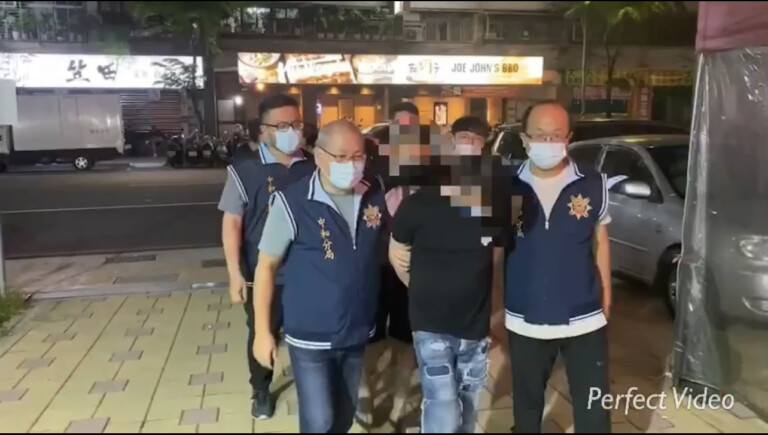 圖片說明：中和警快打部隊速逮捕打架鬧事者。（記者徐煜勝翻攝）