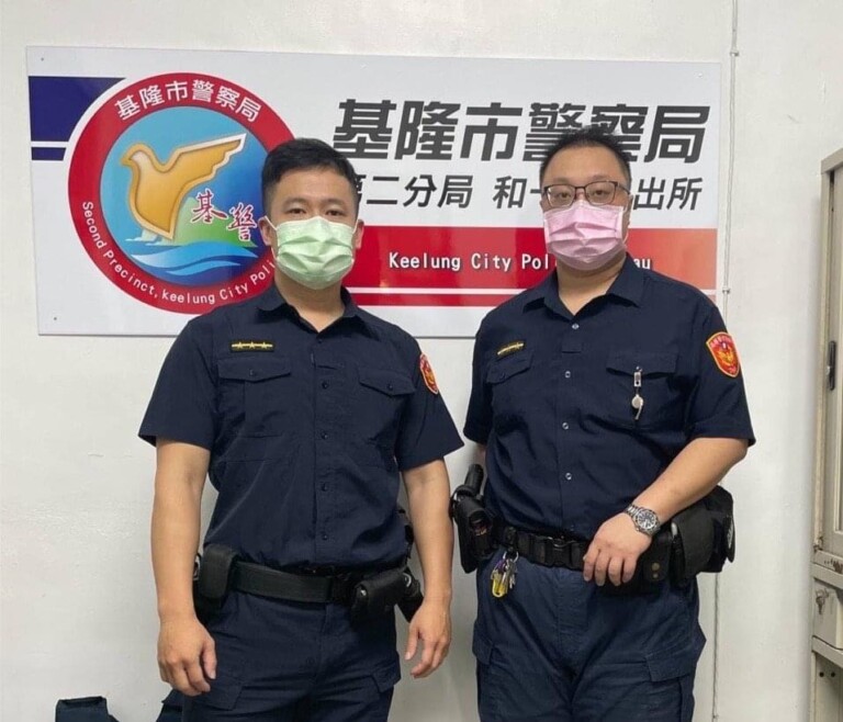 圖片說明：少女慶豐年晚歸，和一路派出所警員鄭旭翔(左)，警員潘禹叡(右)護助返家。（記者宋紹誠翻攝）