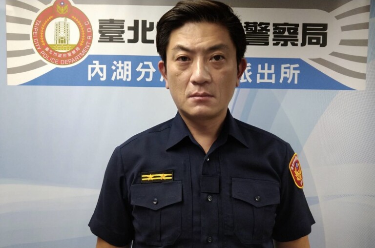 圖片說明：善用裝備，持刀與警對峙，發言人東湖派出所所長霍建元。(記者宋紹誠翻攝)