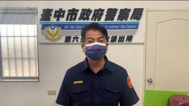 圖片說明：中市警六分局西屯派出所長張勝記說明案情。(記者謝榮浤翻攝)