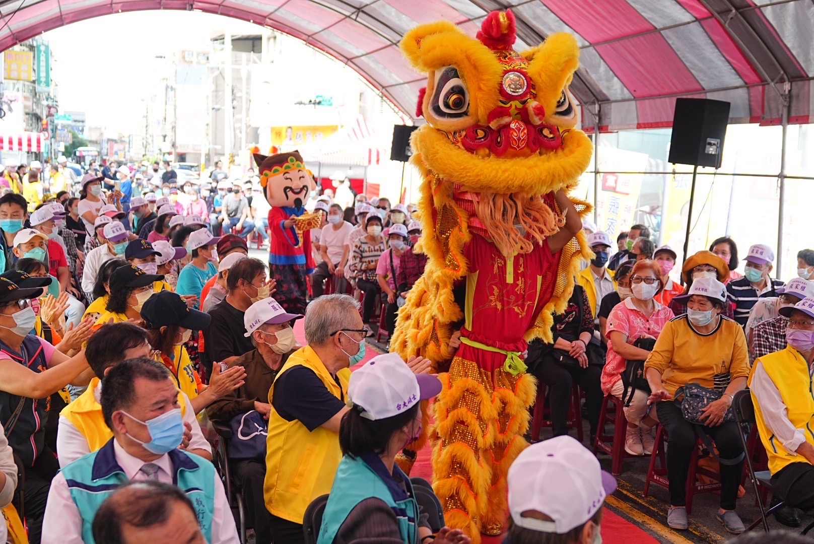 圖片說明：板橋區的鄉親力挺市議員候選人張家維。(圖/張家維競選總部提供)