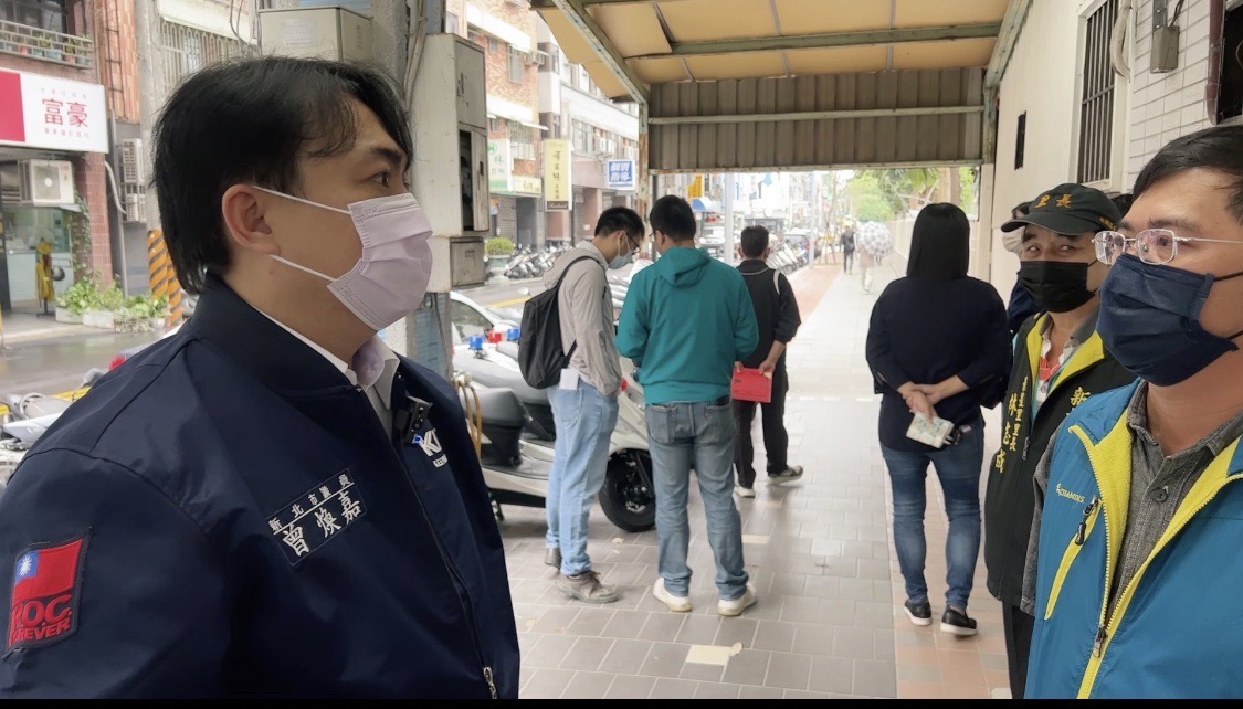 圖片說明：騎樓、人行道都能淨空，還給車輛和行人安全。(圖/曾煥嘉服務處) 