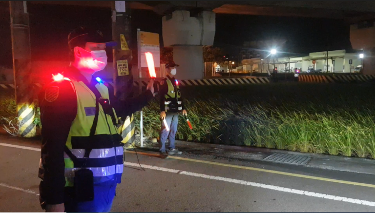 圖片說明：為防範「立冬」當日民眾進補飲酒後酒後駕車，臺中市政府警察局將於11月7日起擴大執行取締酒後駕車勤務。(記者林㤈輝翻攝)