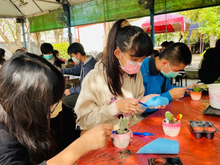 臺中市政府警察局少年隊於日前在潭子區大木塊休閒農場舉辦反詐騙宣導活動之「肉肉雙重奏」。（圖/記者謝榮浤攝)