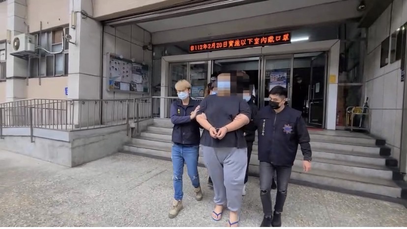 警方組成專案小組兵分多路查緝並拘提竹聯幫分子吳姓主嫌與6名幫眾到案。（記者徐煜勝翻攝）