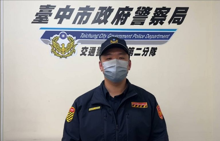 中市警二分局交通分隊分隊長鄧錦宏籲遵行車多禮讓、行人走行人穿越道，遵守交通規則確保你我平安。(圖/記者謝榮浤翻攝)