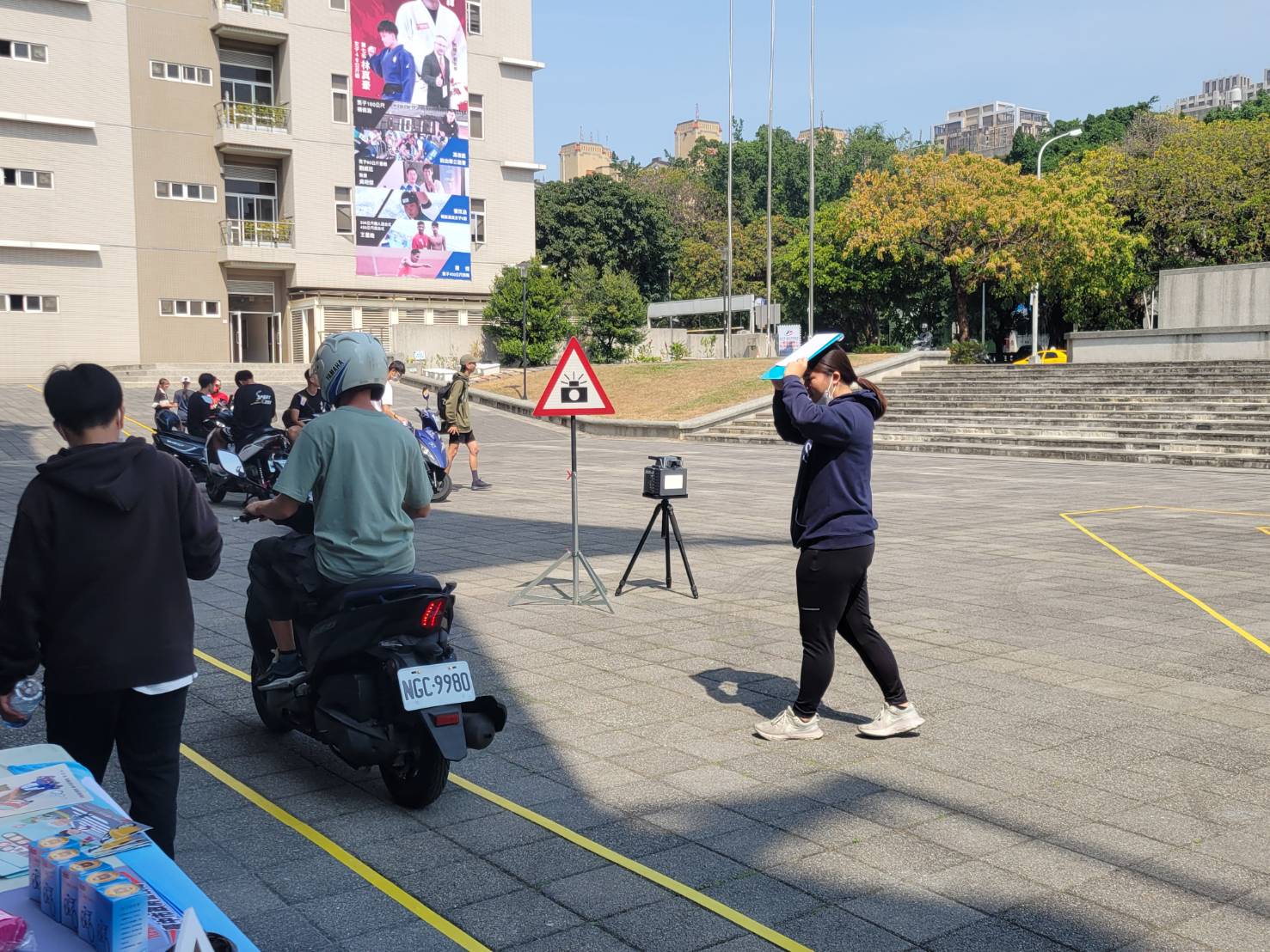 機車慢騎趣味競賽活動，比賽獲勝就是要龜速「拚慢」。(圖/林芳怡翻攝)