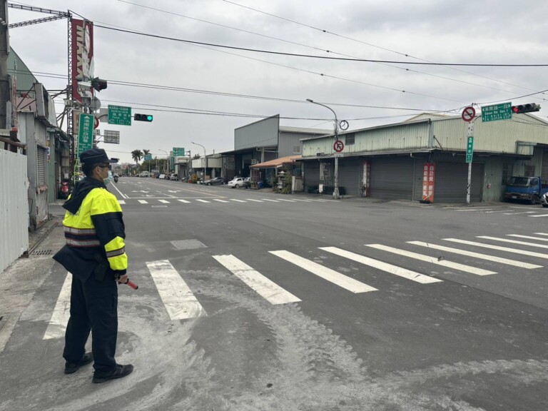 中市警烏日分局從3月13日起四週強勢大執法，總計開出了「未禮讓行人」413件罰單。(圖/記者林㤈輝翻攝)