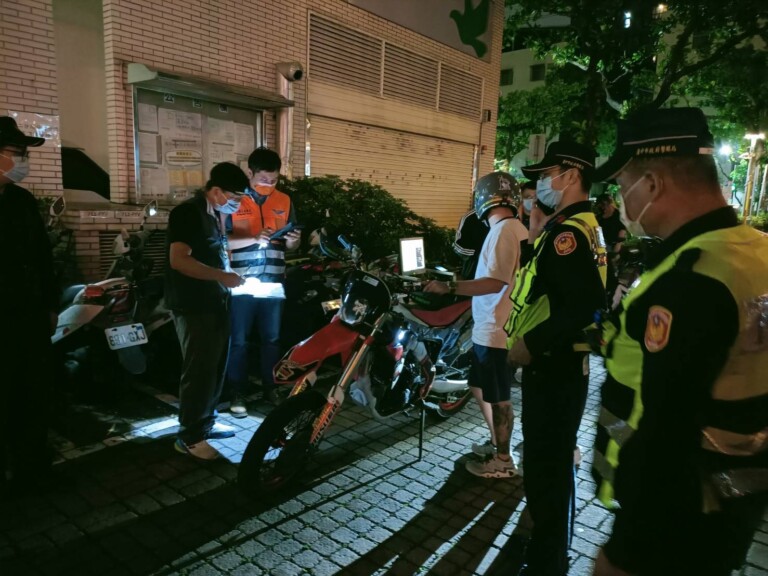 中市警交大呼籲民眾應確實遵守交通法規，勿擅自改裝車輛排氣管或超速(危險)行駛。(圖/林㤈輝翻攝)