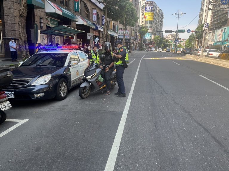 土城警加強取締不禮讓行人。（記者徐煜勝報導）