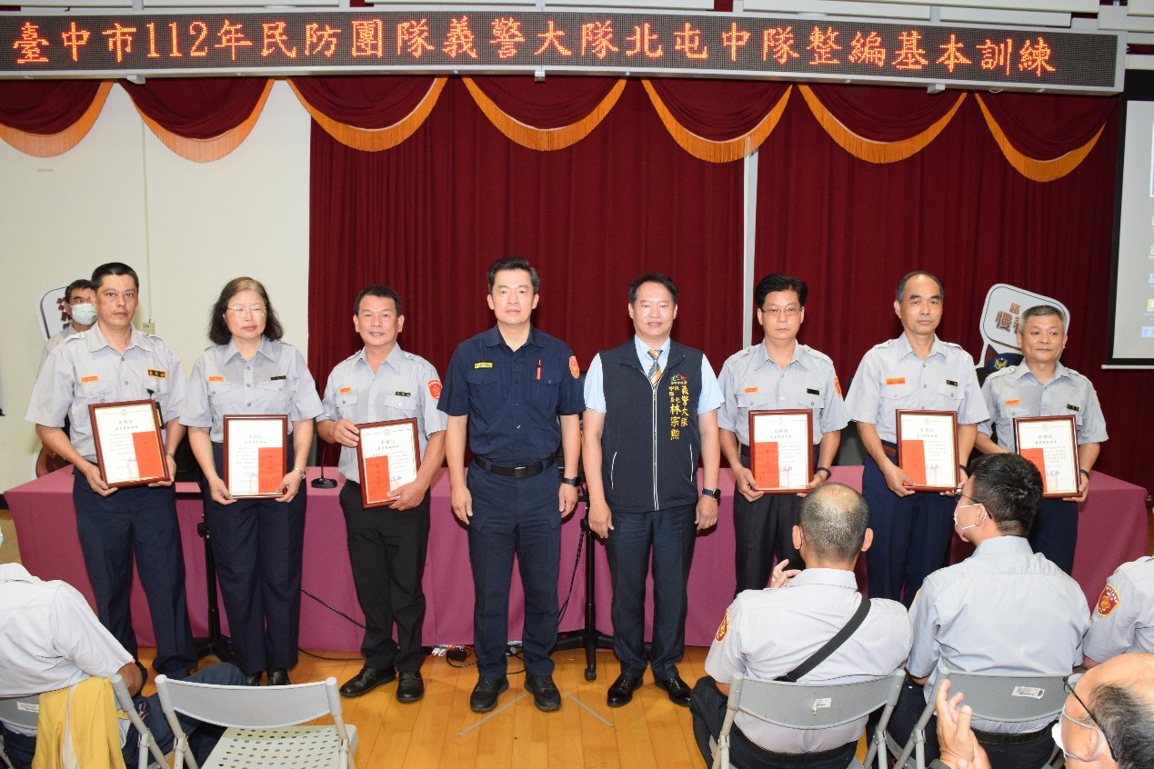 中市警五分局辦理112年度民防團隊基本訓練。(圖/記者謝榮浤翻攝) 