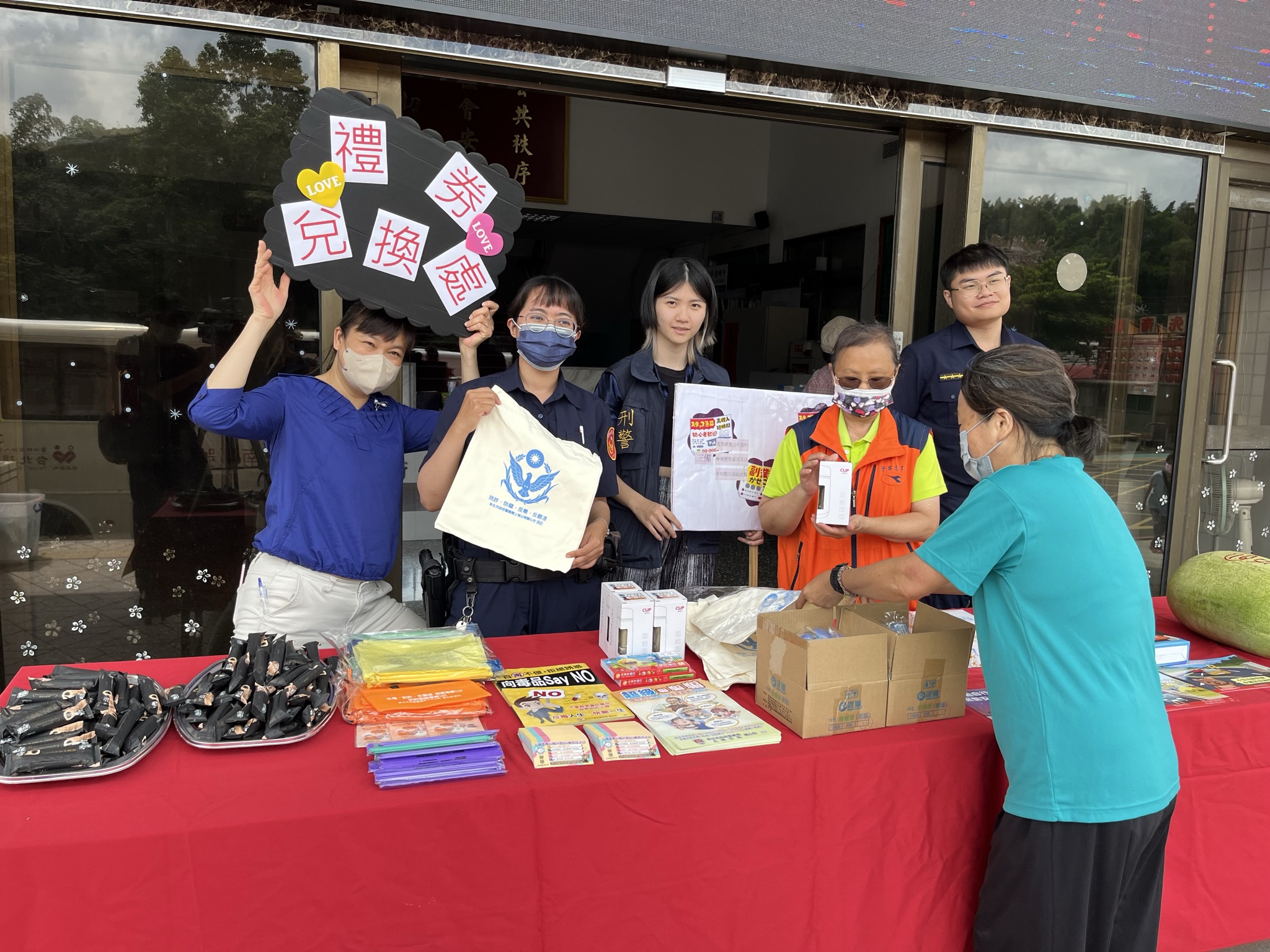 土城分局與新北市警察之友會土城辦事處，共同舉辦「慶祝112年警察節愛心捐血公益活動」。（記者徐煜勝翻攝）