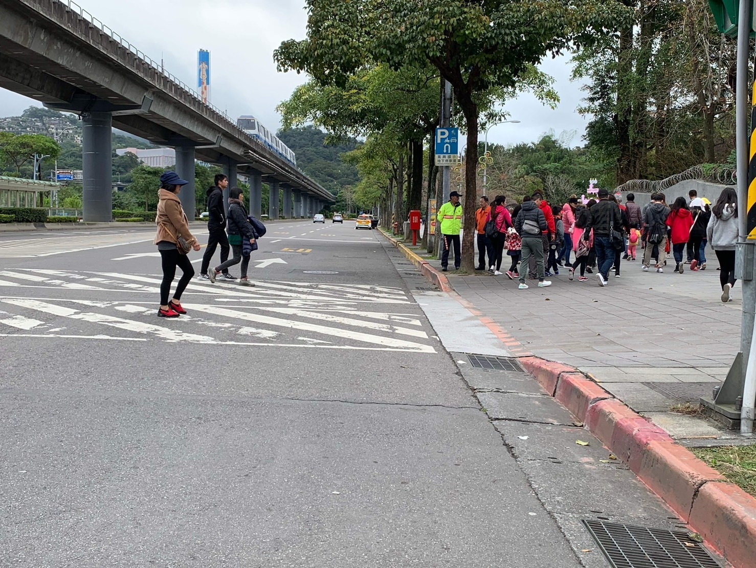 臺北市立動物園在連續假期期間開放時間為9時至17時，16時停止入園。（記者黃荷琇翻攝）