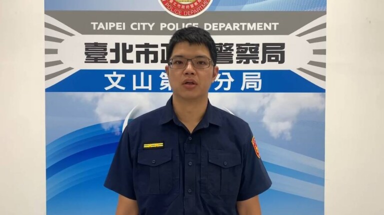 所長陳和揚表示各警察機關提供「治安風水師」住家安全檢測服務，建議居民更換堅固的多段式門鎖，以提高安全性。（記者黃荷琇翻攝）