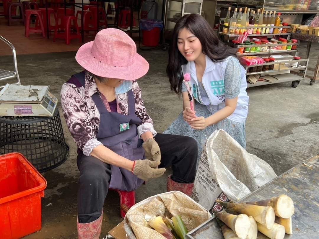 李慕妍形象清新，勤跑基層與民互動。（記者徐煜勝翻攝）