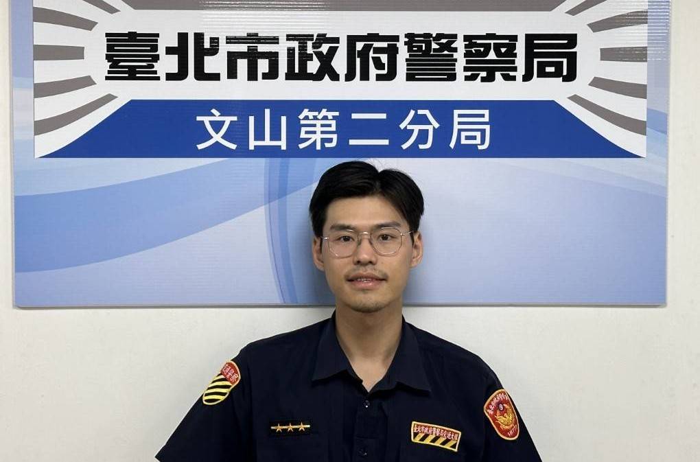 文山二警員許冠逸警方強調，「宿醉不上路」，不要抱持僥倖心態。為了您自己和他人的安全，遠離酒駕，遵守交通法規，共同維護道路安全。（記者黃荷琇翻攝）