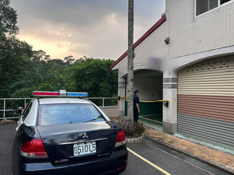 警方到新北市中和區某旅館勘查命案現場。（圖/記者張艷君翻攝）