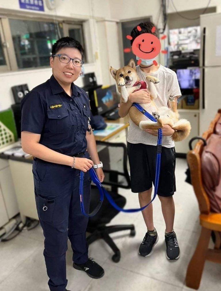 文一警協助毛小孩順利回到飼主懷怉(記者 張艷君翻攝）