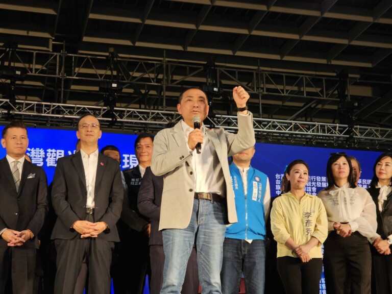 國民黨總統参選人侯友宜呼籲政府儘速解禁團客前往中國旅遊，為觀光業創造和平與經濟機會。（記者黃荷琇 拍攝）