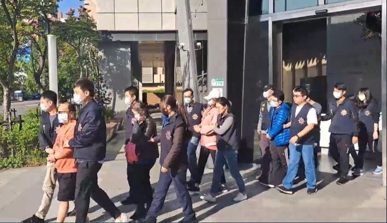 臺北市政府警察局刑事警察大隊拘捕主嫌許姓及其共犯七名，全案已轉由臺灣臺北地方檢察署持續進行進一步偵辦。（記者黃荷琇 翻攝）