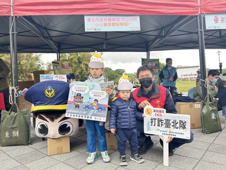 兒童參與遊戲活動，學習交通安全知識，培養良好的交通行為。（記者薛秀蓮翻攝)