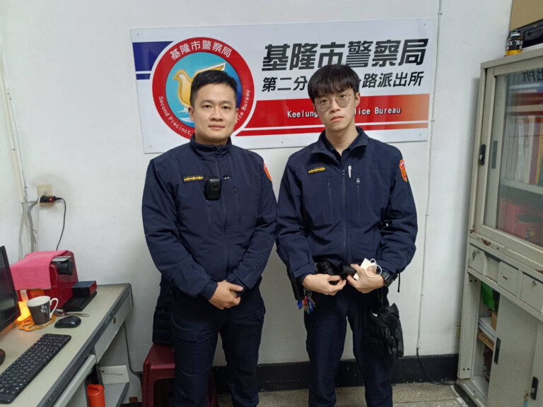 基隆市警察局第二分局和一路派出所警員鄭旭翔(左)、呂佳駿（右）。（記者薛秀蓮翻攝)