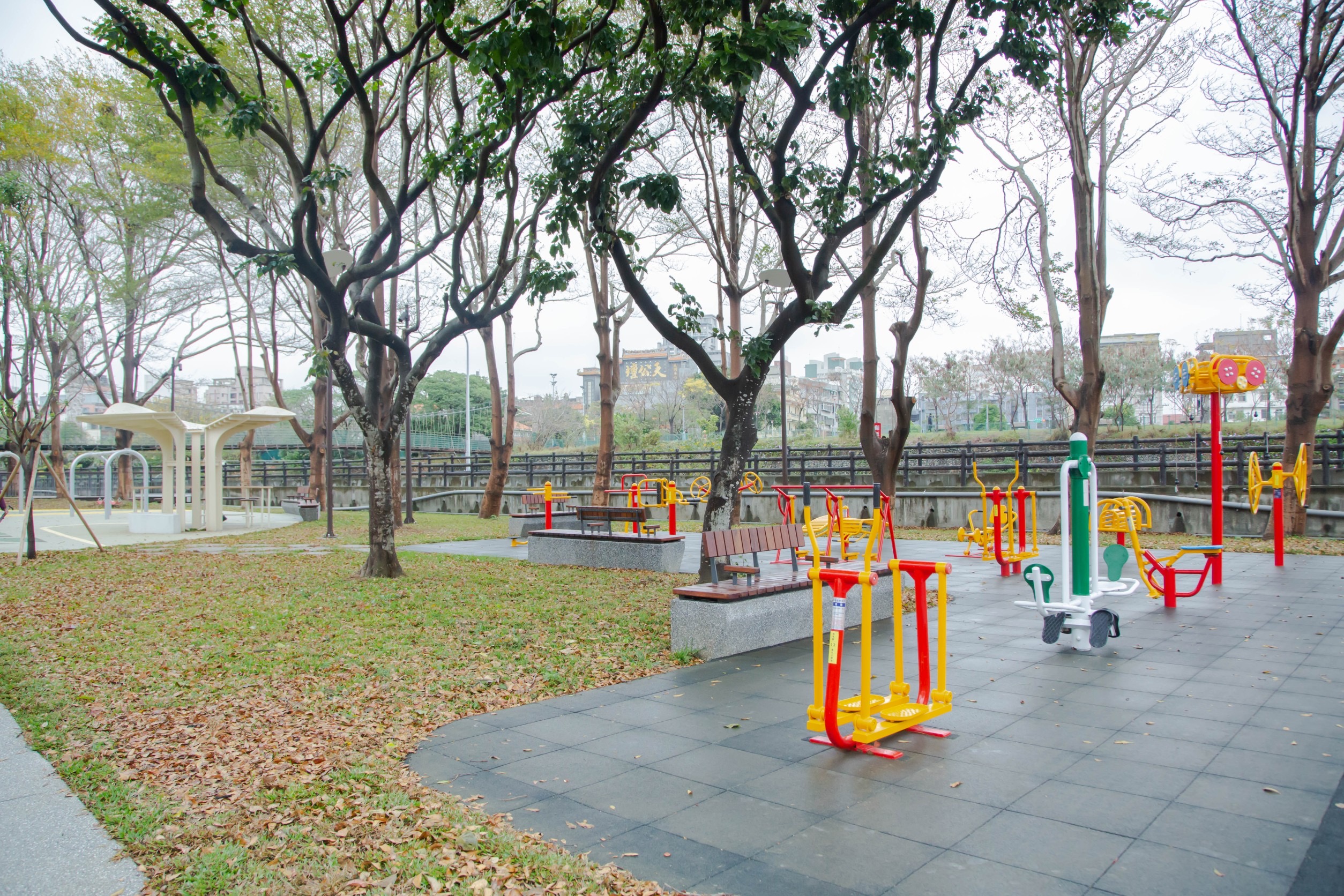 市府首階段已完成西雅公園、台溪親子公園環境改善，未來將加速串聯客雅溪沿岸5座公園。（圖/記者林照東翻攝）