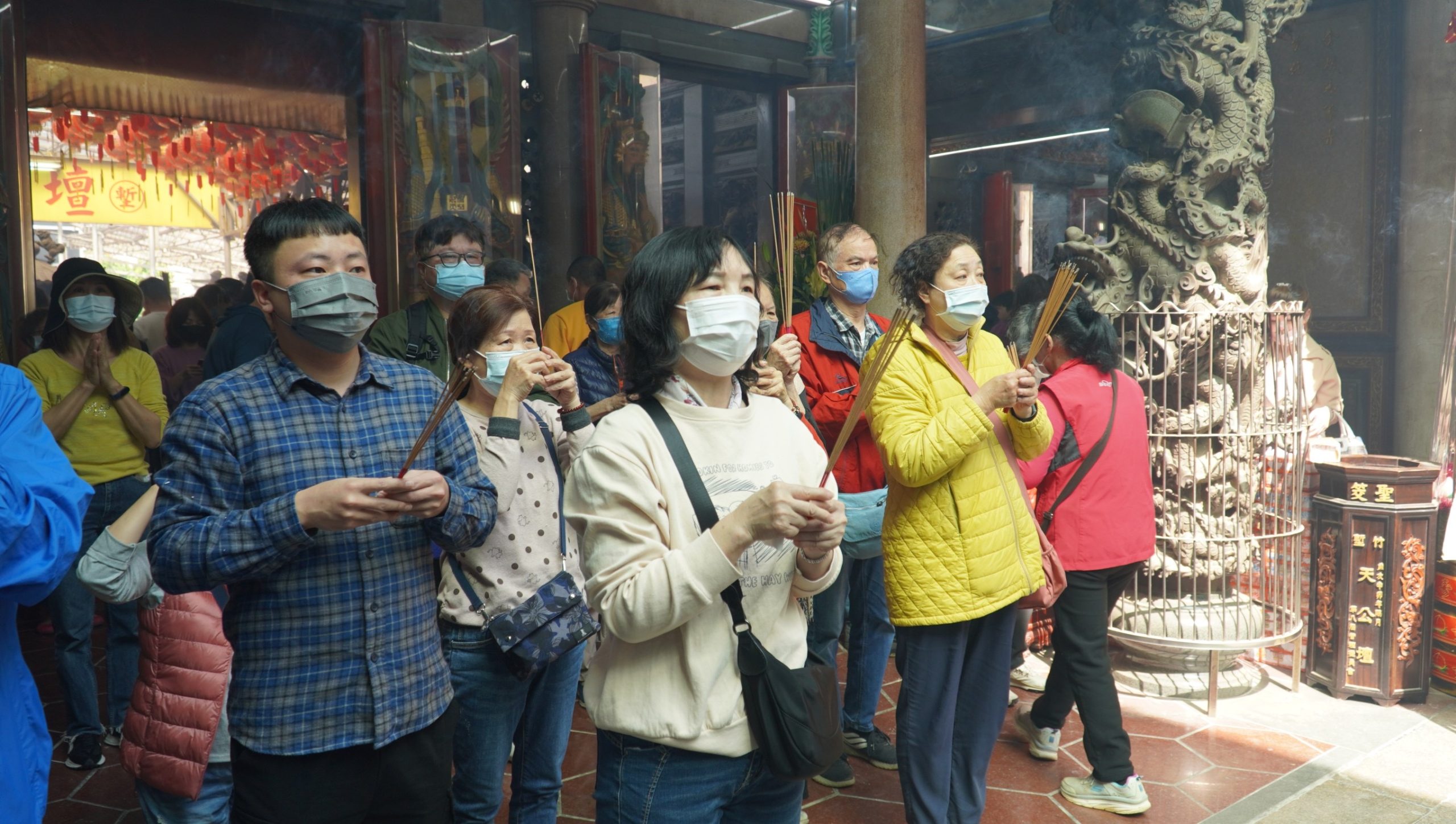 參拜民眾人潮絡繹。（圖/記者林照東翻攝）