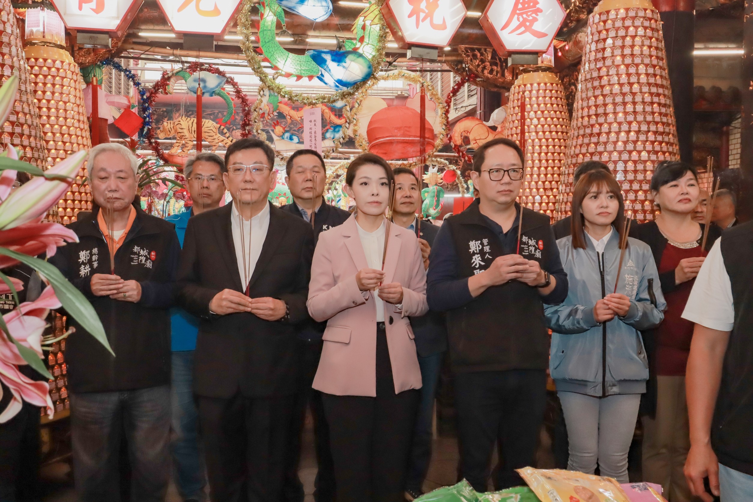 高市長參香祈福。（圖/記者林照東翻攝）