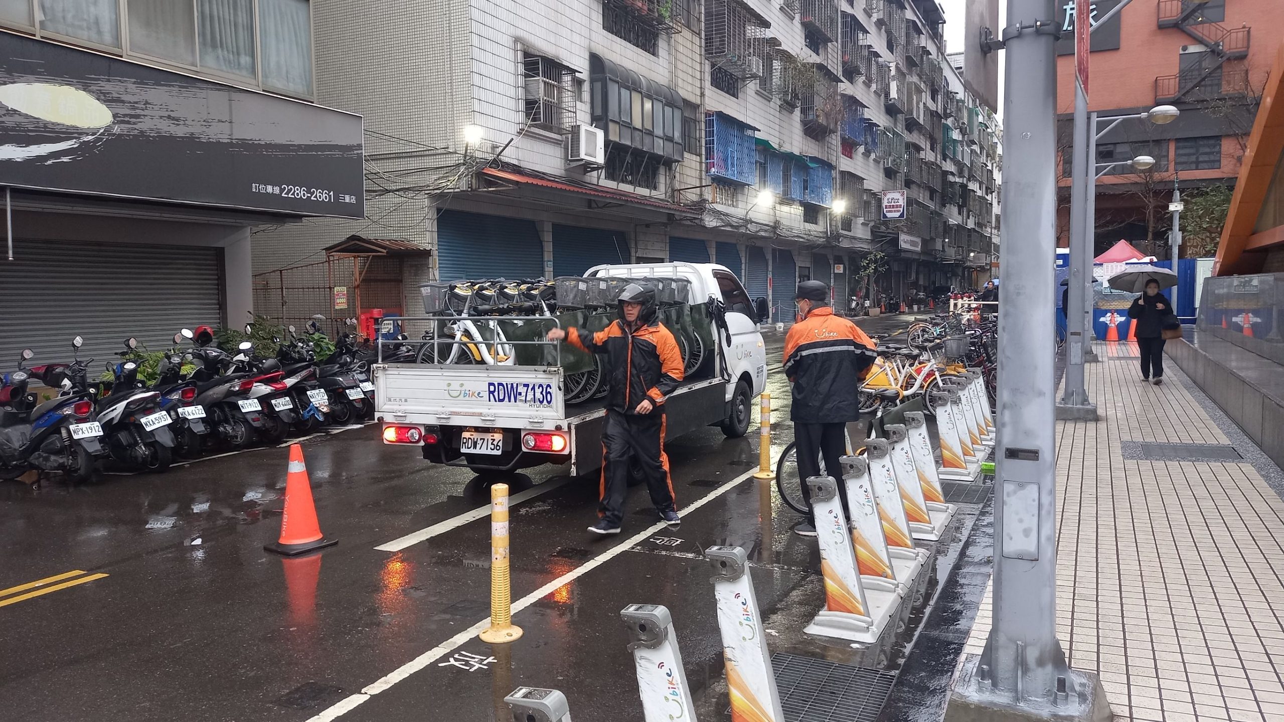 台北市政府5億擴充Youbike，調度問題是否一併解決，遭議員曾獻瑩質疑。(記者張欽翻攝)