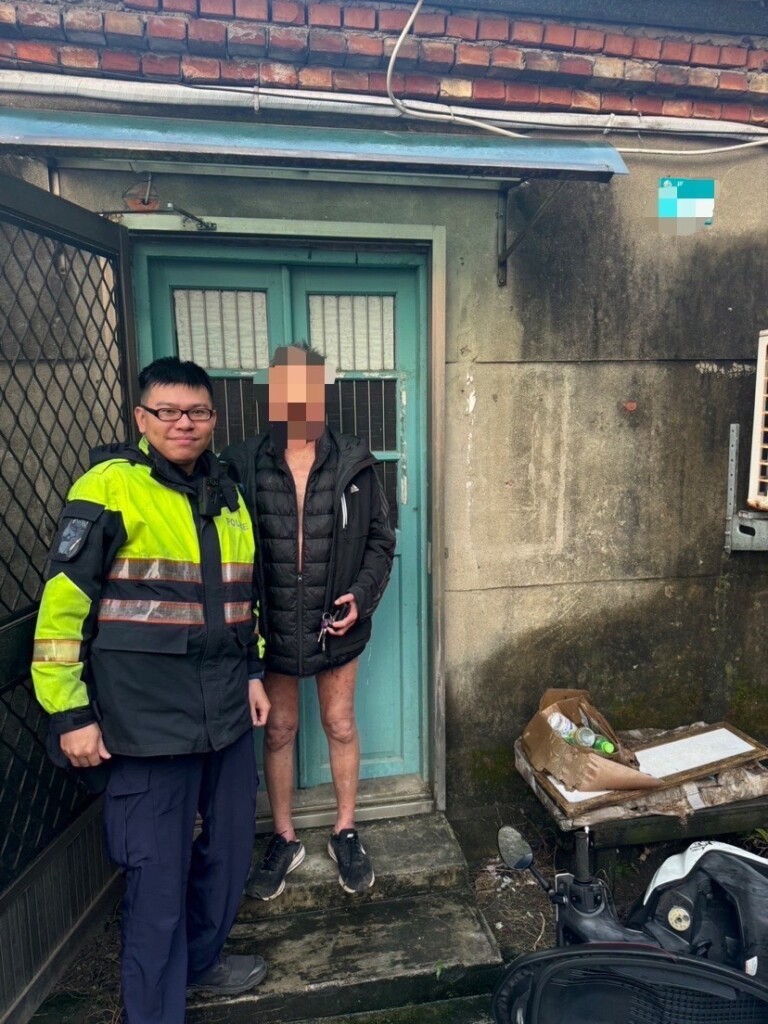 樹林警護送老翁安全返家。（記者徐煜勝翻攝）