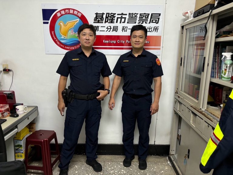 基隆市警察局第二分局和一路派出所警員陳俊傑、鄭旭翔（左至右）。（記者薛秀蓮翻攝)