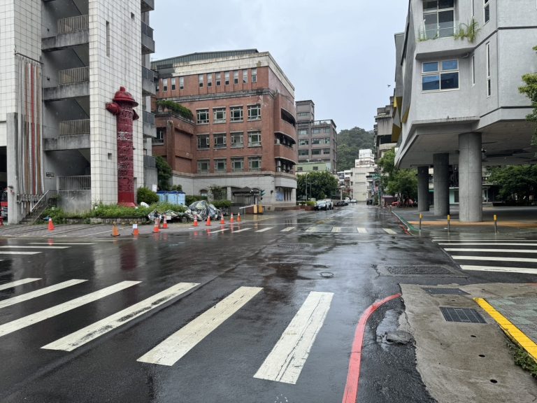 演習開始街道人車淨空。（記者徐煜勝翻攝）