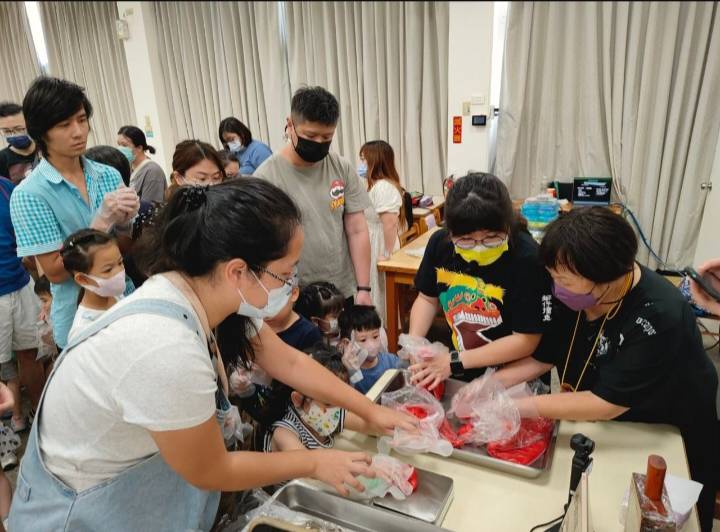 新竹縣以故事教育紮根，期能帶動讓客語學習成為日常。（圖/記者黃溎芬翻攝）