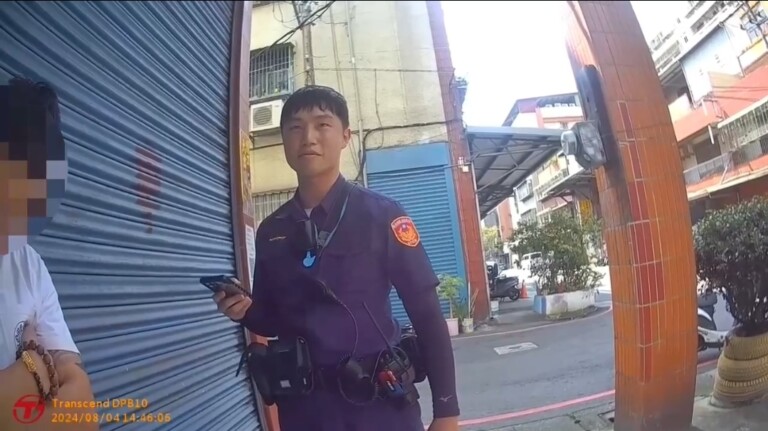 明志所警員謝志豪與林威抵達現場後，發現駕駛歐姓男子（45年次）在車內昏睡，命令其下車進行盤查。（記者 黃荷琇翻攝）