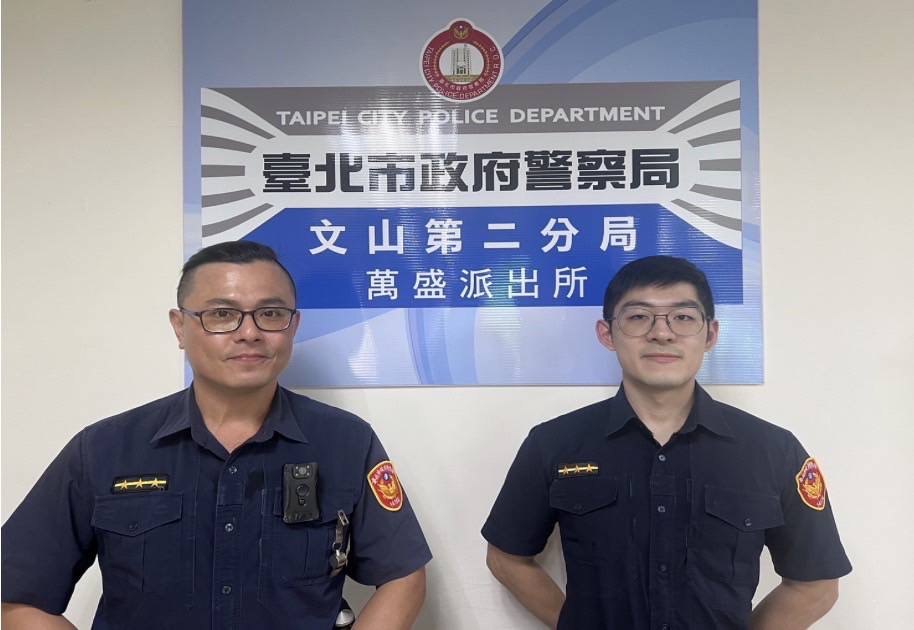 萬盛所警員林汎達（左）、警員鍾長廷（右）。（記者 張艷君翻攝）