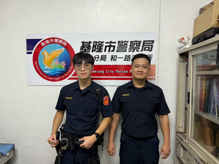 基隆市警察局第二分局和一路派出所警員呂佳駿(左)、鄭旭翔（右）。（記者薛秀蓮翻攝)