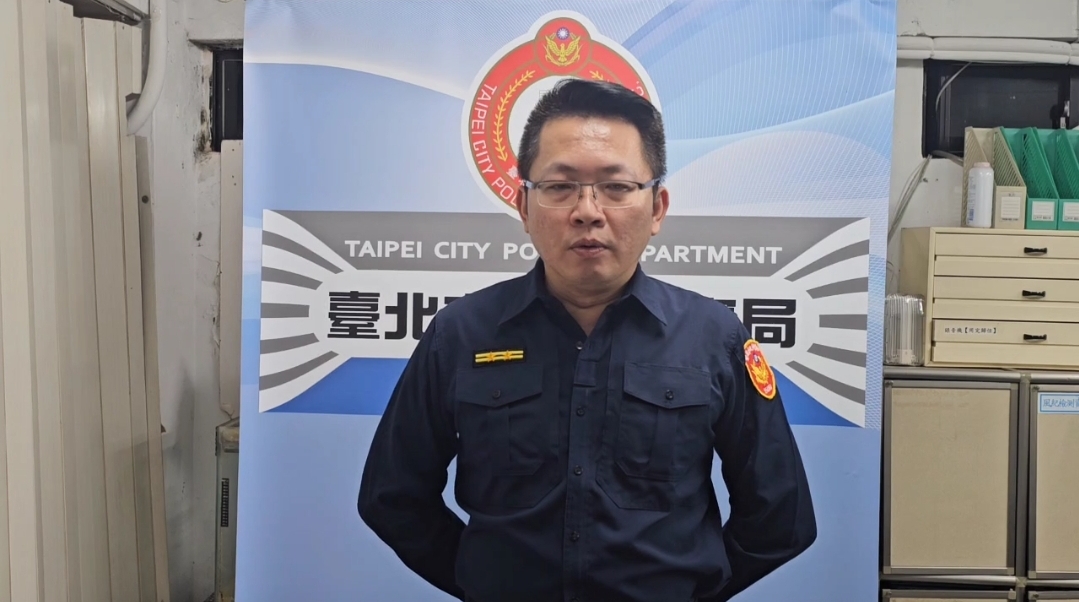 指南派出所所長張宏達提醒民眾，在公共場所如廁時應提高警覺。（記者 黃荷琇翻攝）