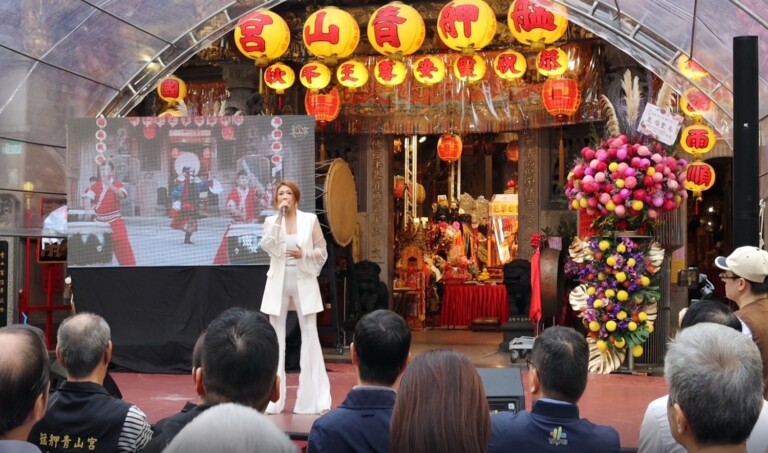 歌手黃子宇，為艋舺青山王祭活動獻唱主題曲「靈安聖紀」。(圖/艋舺青山王祭活動提供)